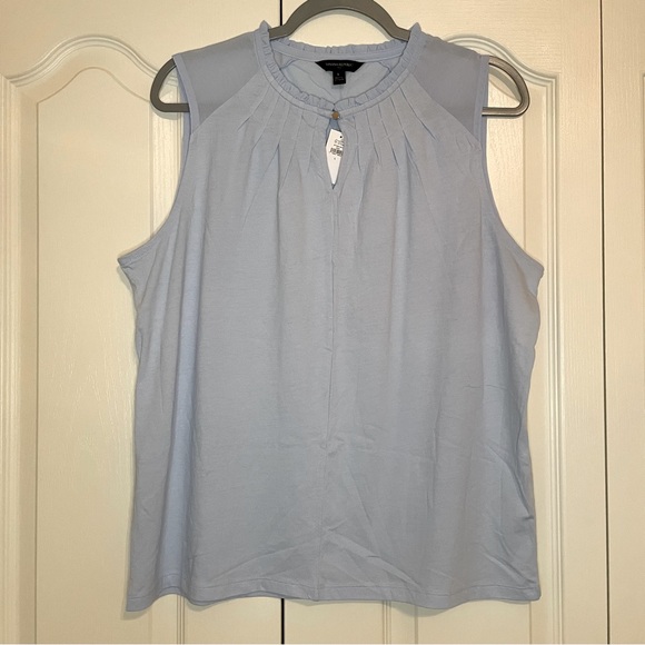 Banana Republic Tops - Banana Republic pleat neck sleeveless top